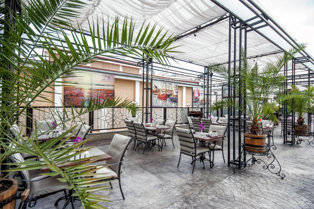 Rome Palace Deluxe Aparthotel