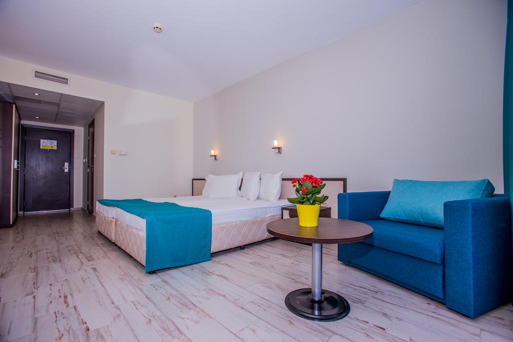 Smartline Meridian Hotel(former Meridian)