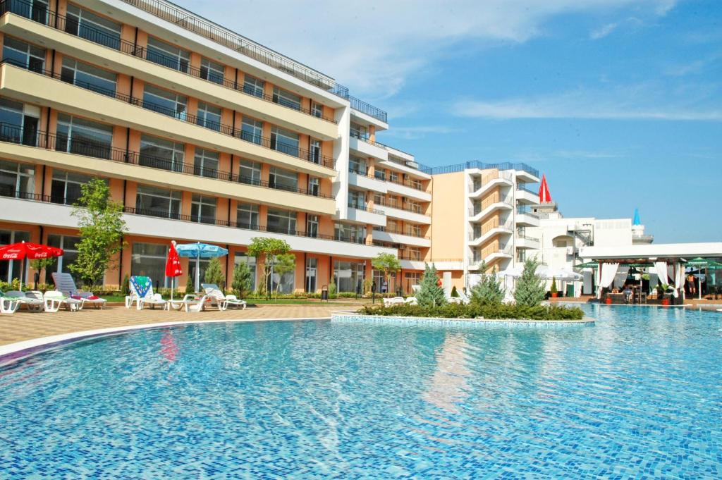 Grand Kamelia, Cолнечный берег