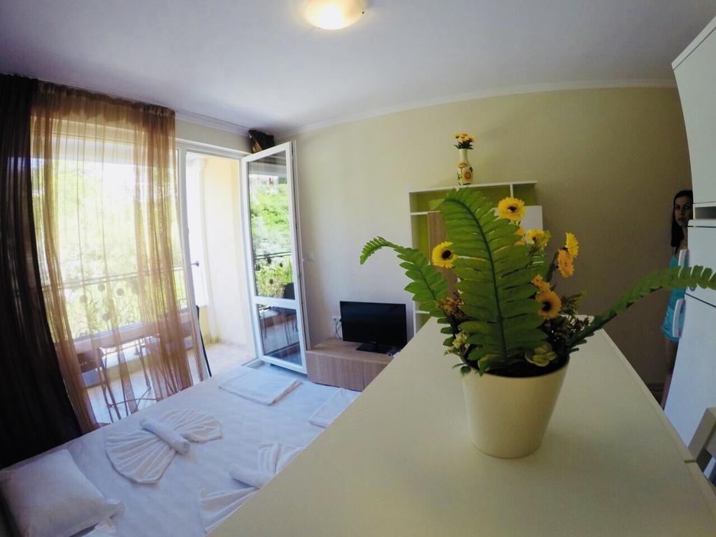 Villa Sardinia , Святой влас