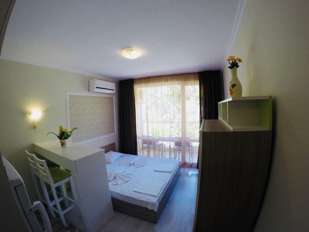 Villa Sardinia , Святой влас