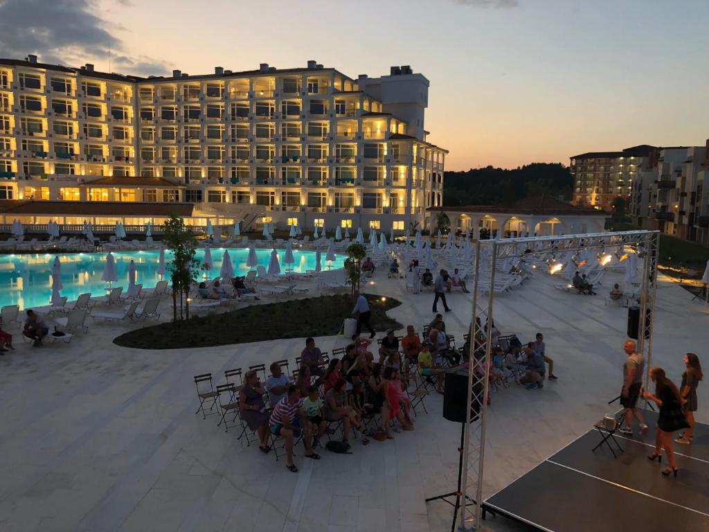 Sunrise Blue Magic Resort