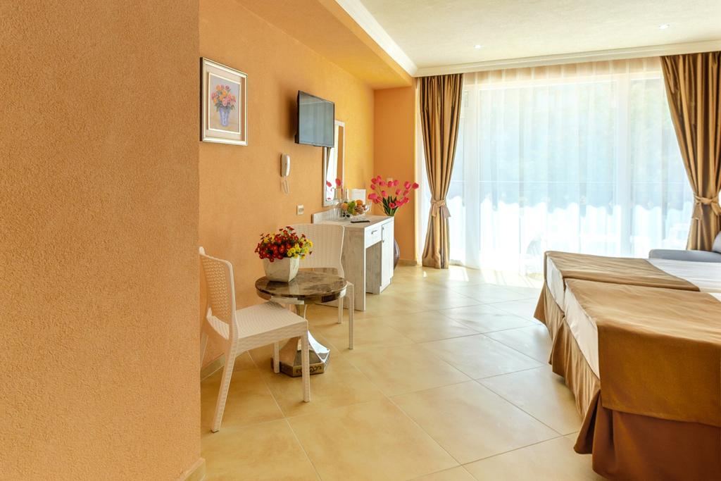 Hotel Riva Park 4*