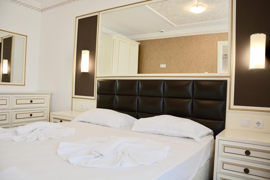 Golden Rainbow Aparthotel