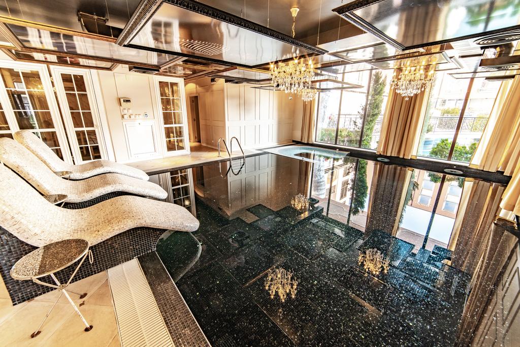 Romance Marine Aparthotel