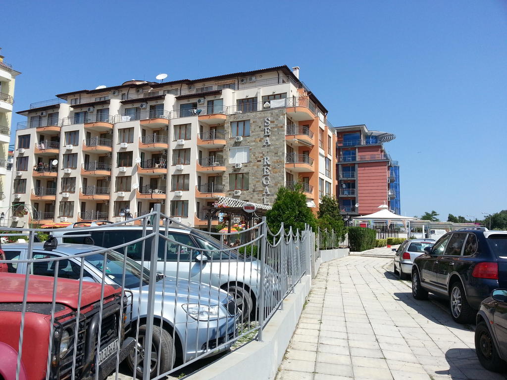 Sea Regal Apart