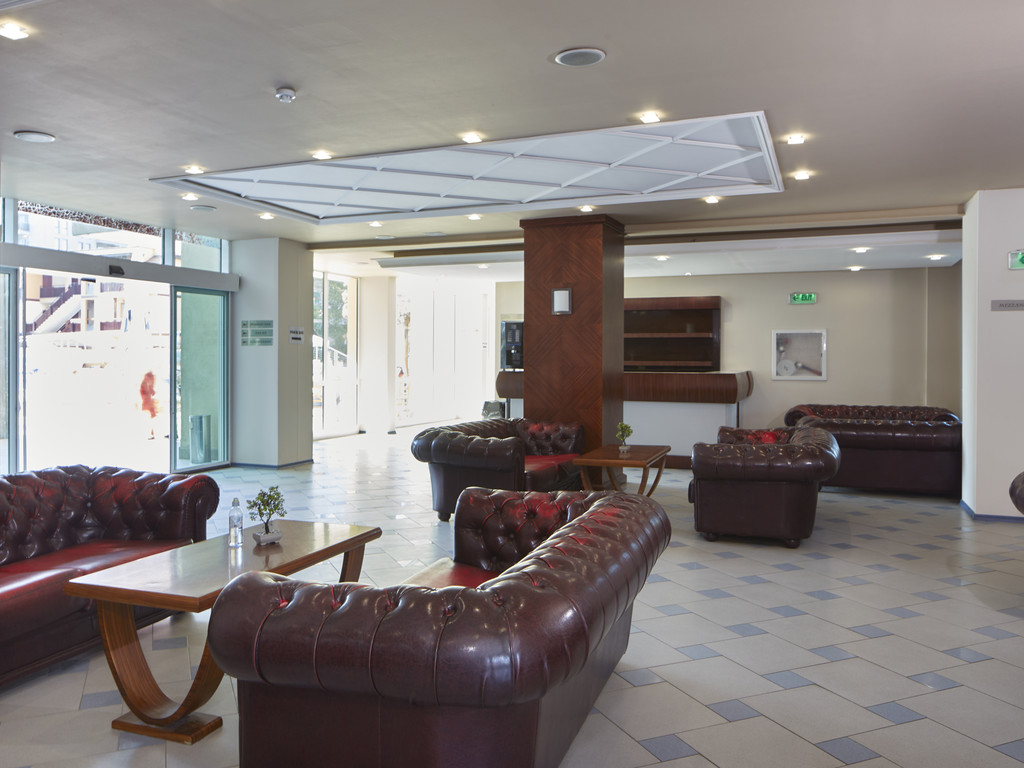 GRAND HOTEL NIRVANA (ex. Grand Hotel Oasis)