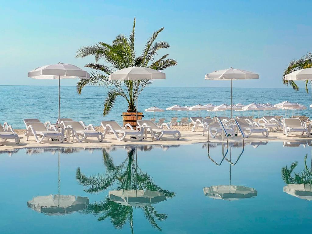 Moko Beach by Grifid