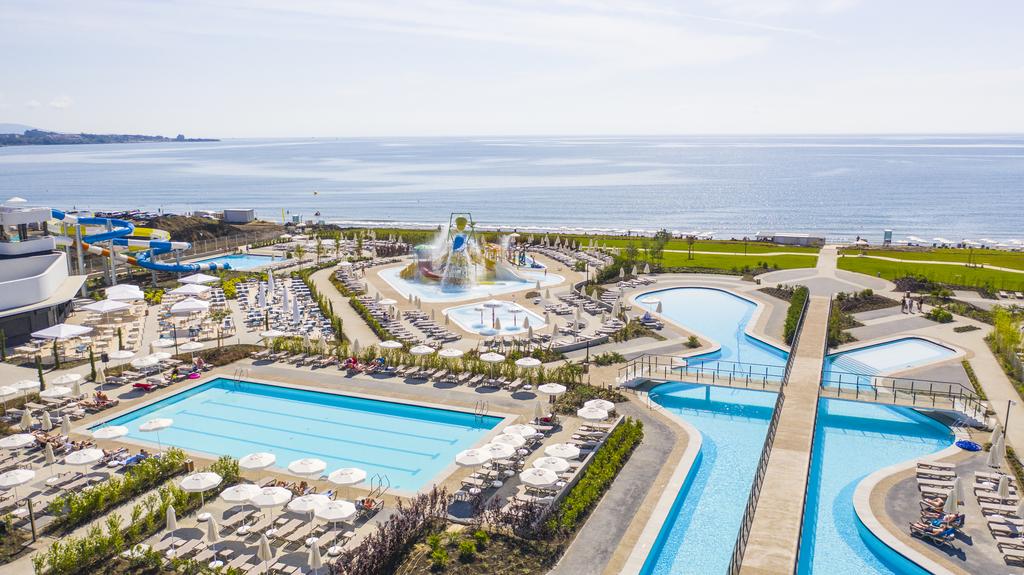 Wave Resort