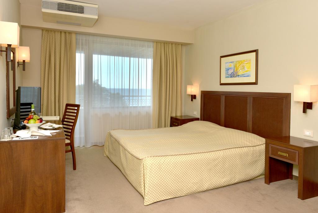 Lotos **** (Riviera)