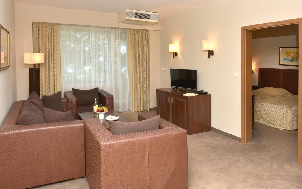 Lotos **** (Riviera)