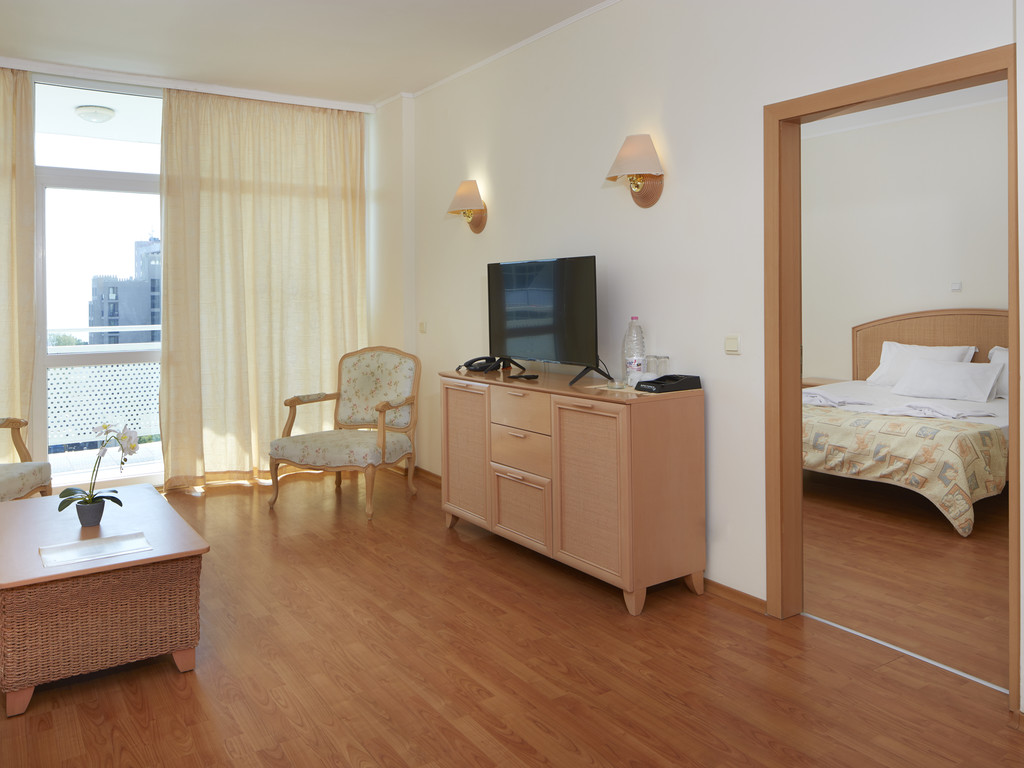 GRAND HOTEL NIRVANA (ex. Grand Hotel Oasis)