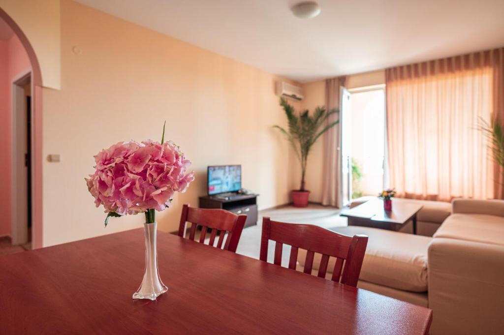 Paradise Green Park Aparthotel