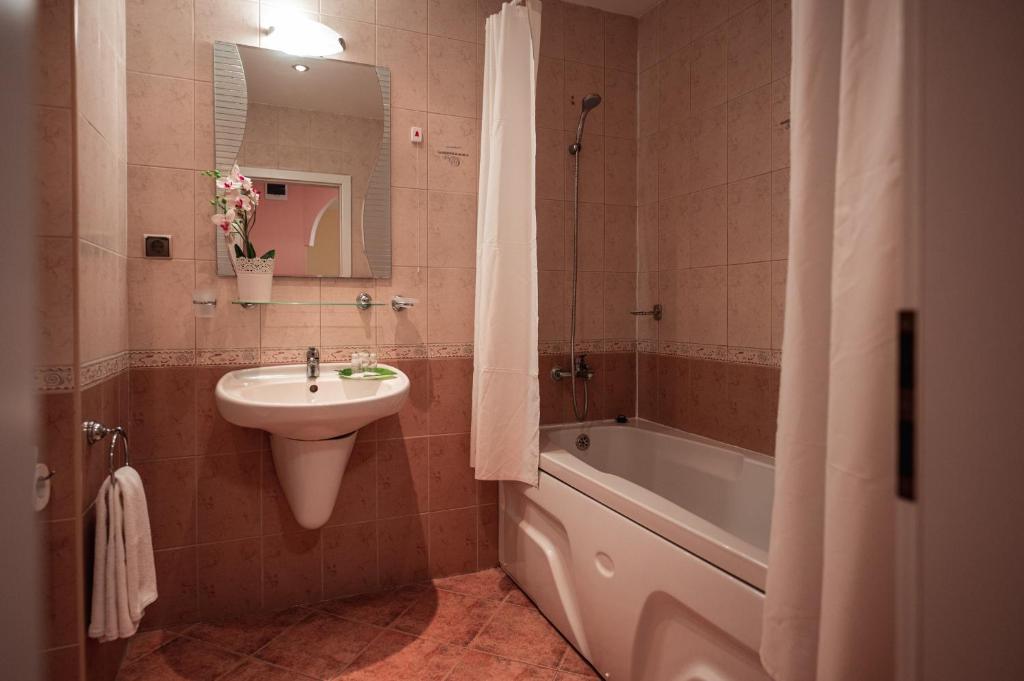 Paradise Green Park Aparthotel