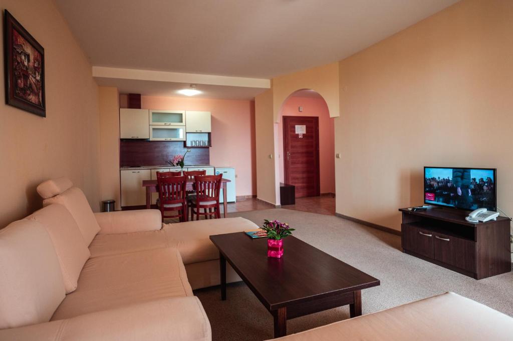 Paradise Green Park Aparthotel