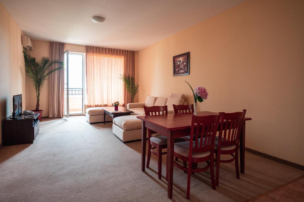 Paradise Green Park Aparthotel