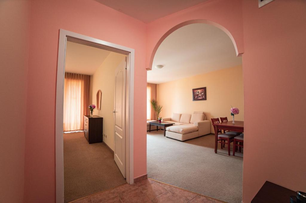 Paradise Green Park Aparthotel