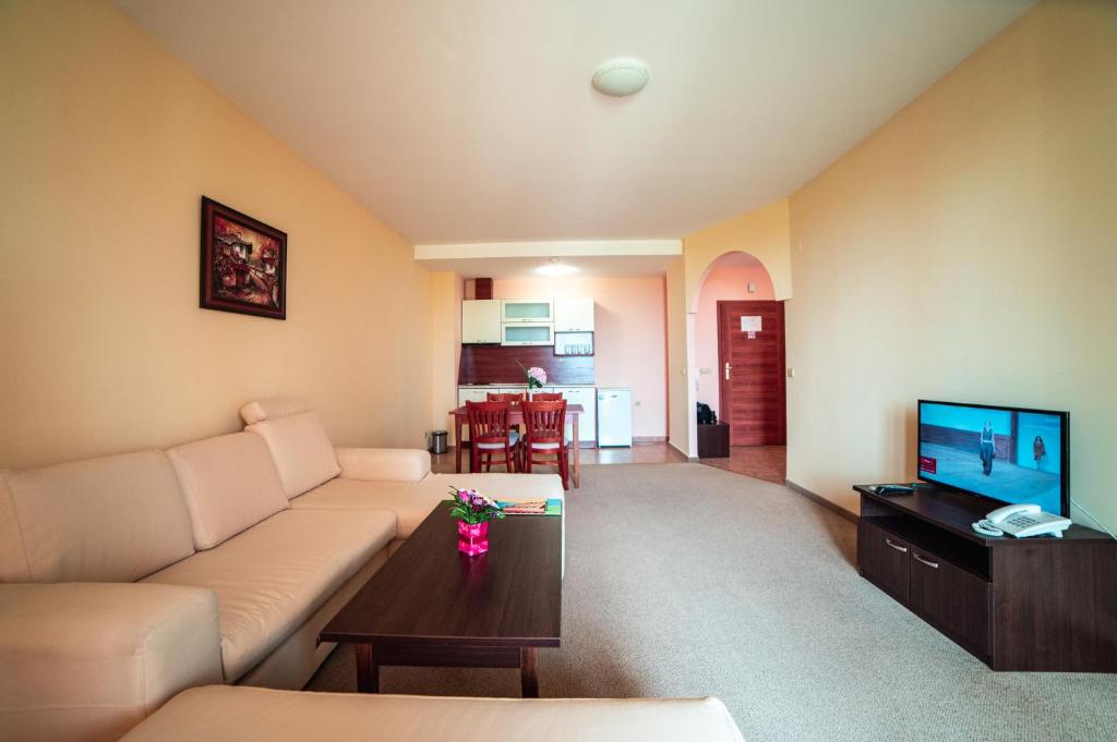 Paradise Green Park Aparthotel