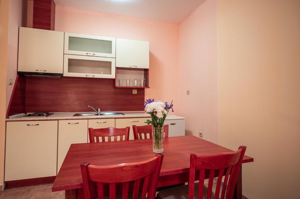 Paradise Green Park Aparthotel