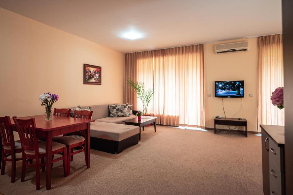 Paradise Green Park Aparthotel