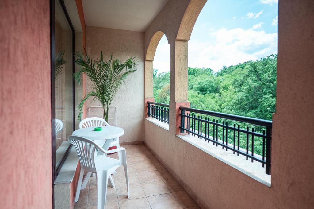 Paradise Green Park Aparthotel