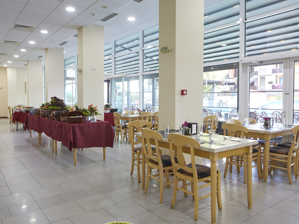 GRAND HOTEL NIRVANA (ex. Grand Hotel Oasis)