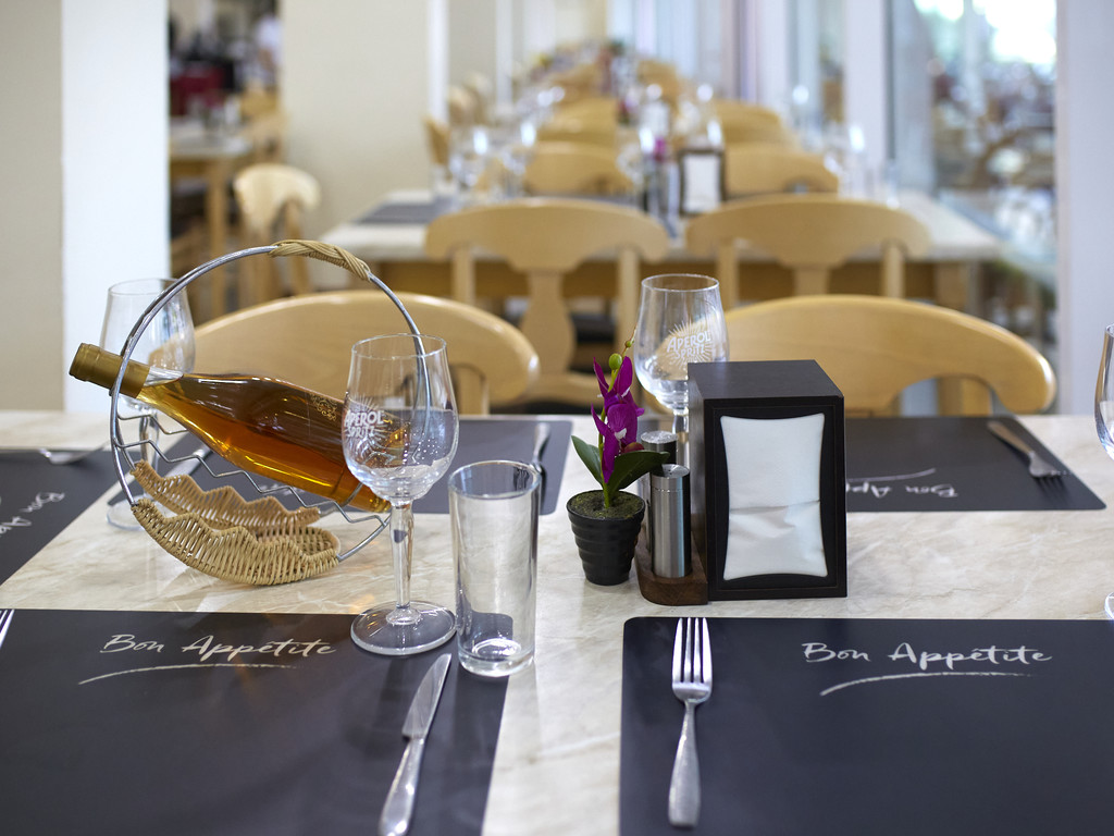 GRAND HOTEL NIRVANA (ex. Grand Hotel Oasis)