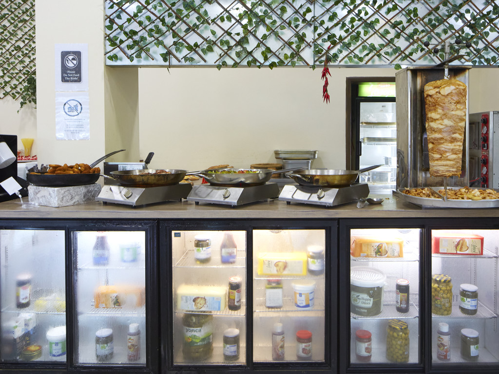 GRAND HOTEL NIRVANA (ex. Grand Hotel Oasis)