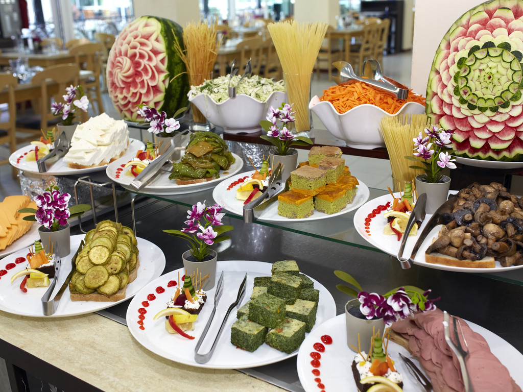 GRAND HOTEL NIRVANA (ex. Grand Hotel Oasis)