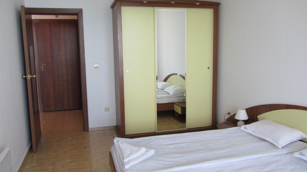 Manastira **** (St Vlas)