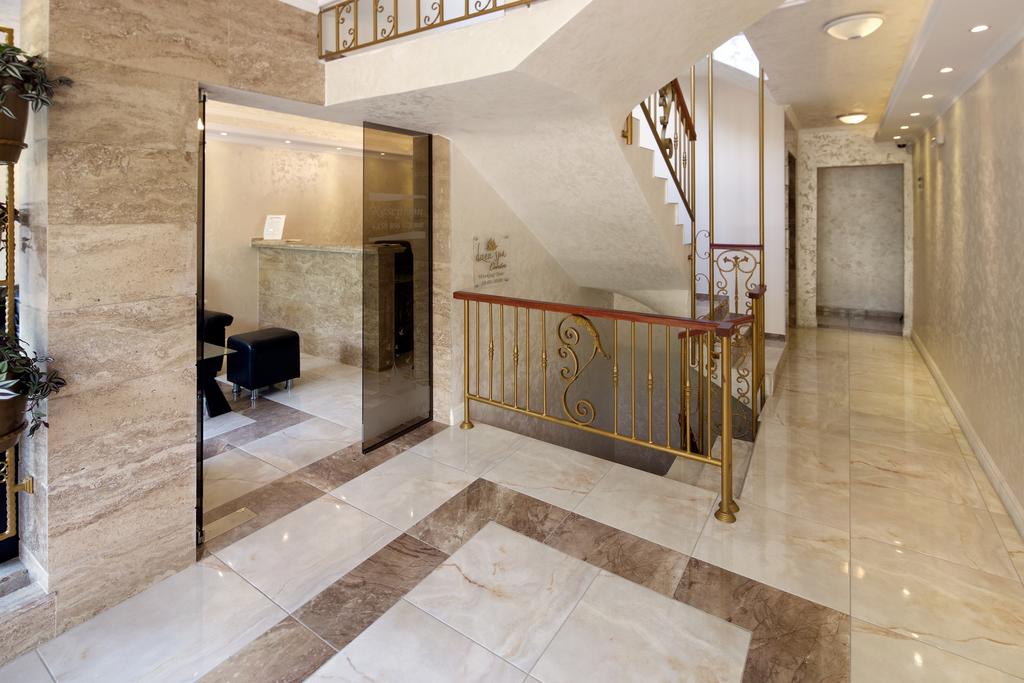 Villa Sardinia , Святой влас