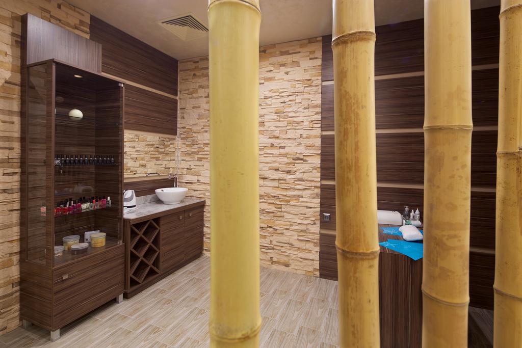 Villa Sardinia , Святой влас