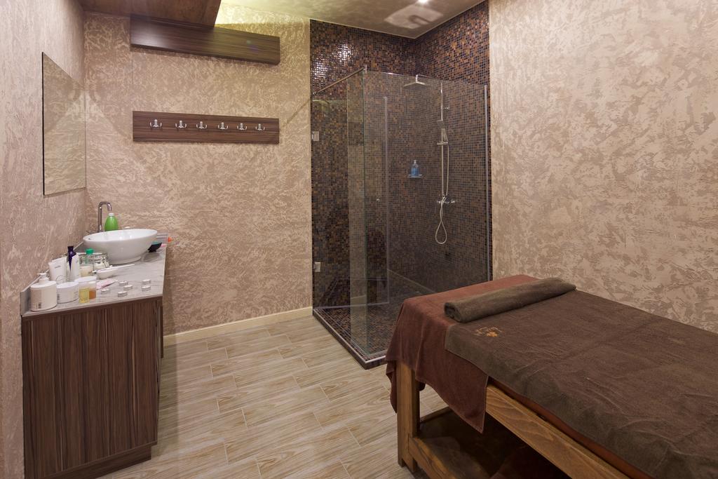 Villa Sardinia , Святой влас