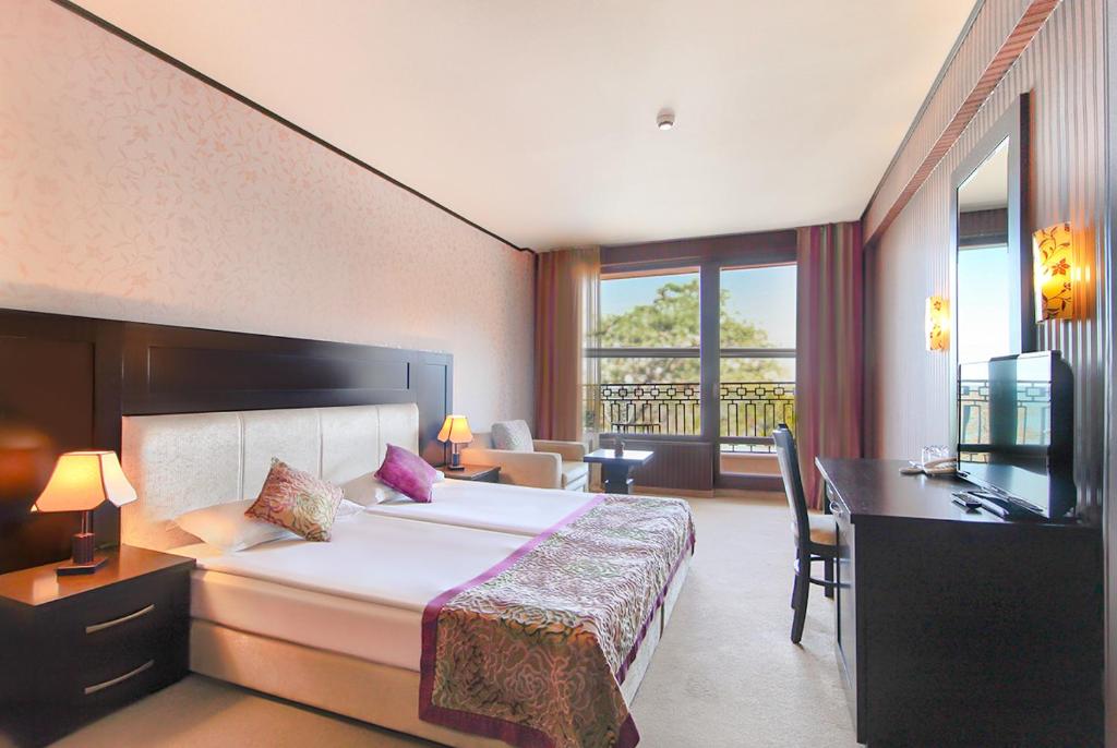 Moko Beach by Grifid