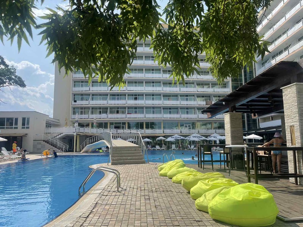 GRAND HOTEL NIRVANA (ex. Grand Hotel Oasis)