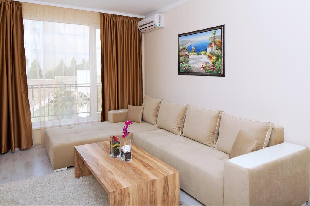 Villa Sardinia , Святой влас