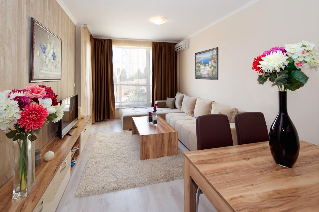 Villa Sardinia , Святой влас