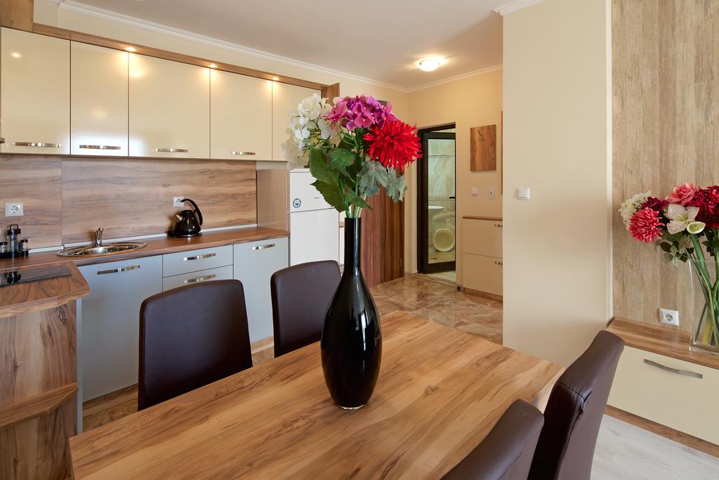 Villa Sardinia , Святой влас