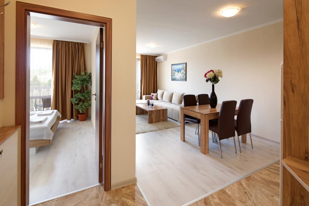 Villa Sardinia , Святой влас