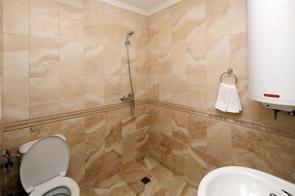 Villa Sardinia , Святой влас