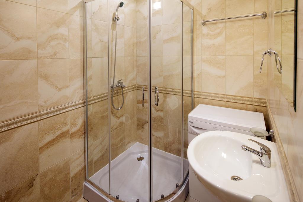 Villa Sardinia , Святой влас