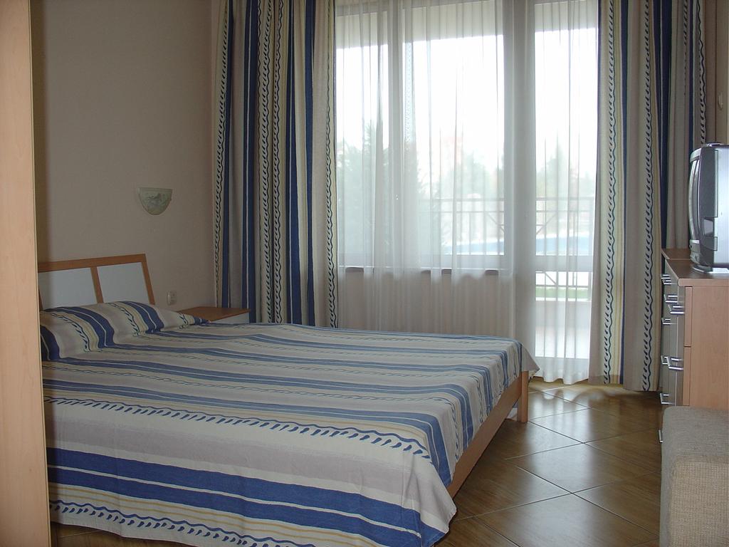 Golden Dreams Apart Sunny beach