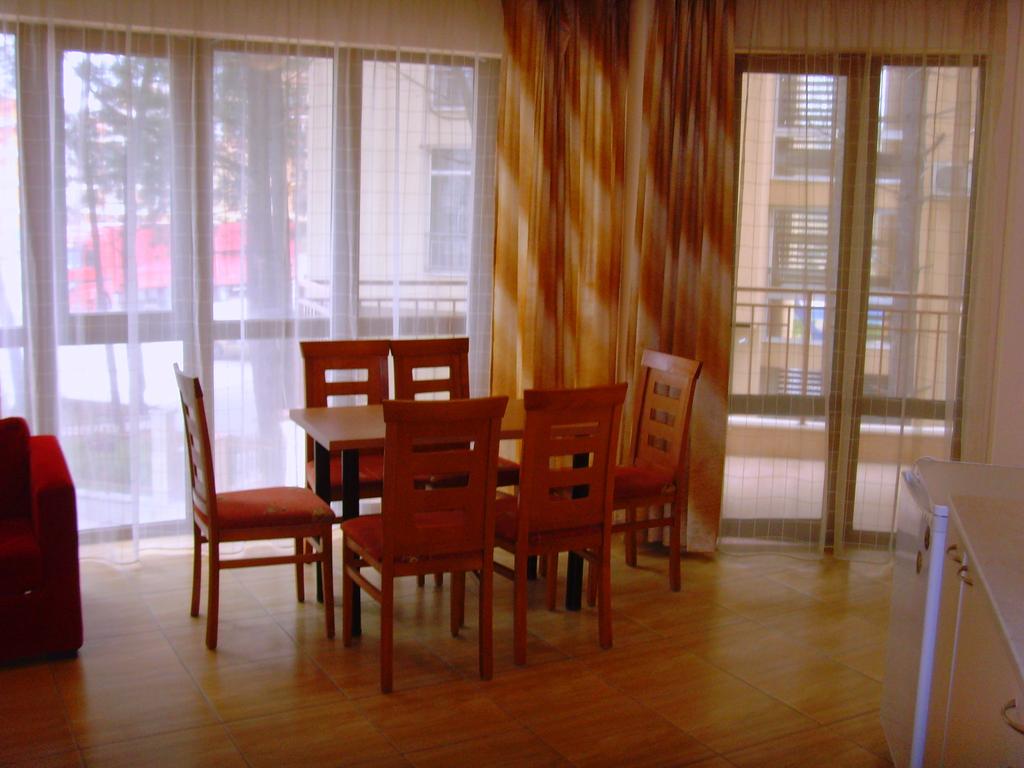 Golden Dreams Apart Sunny beach