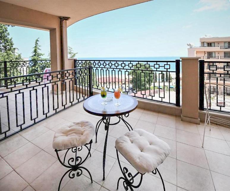 Moko Beach by Grifid