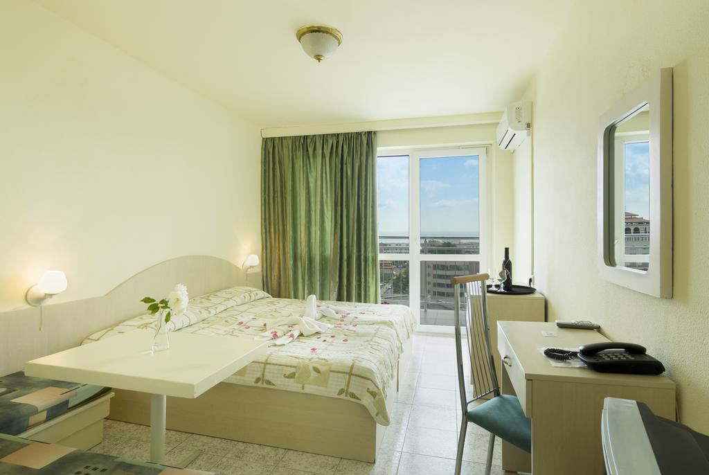 Svejest, Солнечный берег