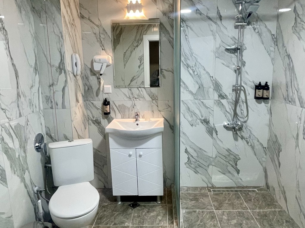 GRAND HOTEL NIRVANA (ex. Grand Hotel Oasis)