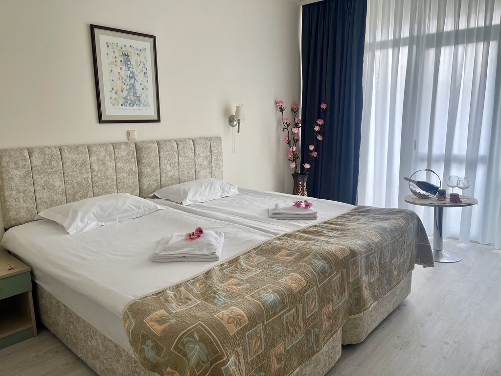 GRAND HOTEL NIRVANA (ex. Grand Hotel Oasis)