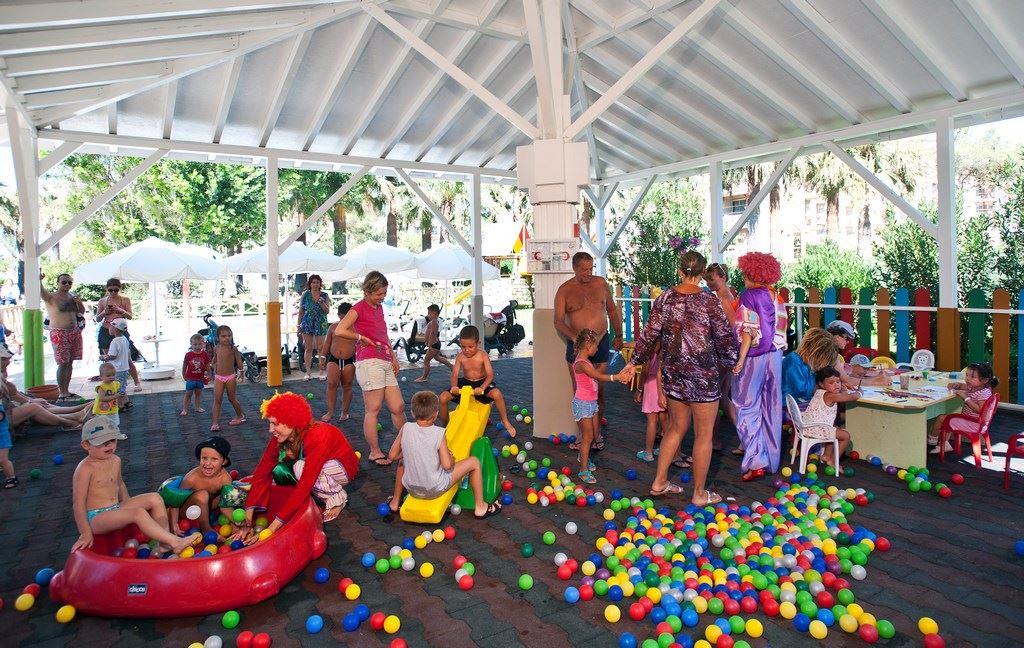 СRYSTAL TAT BEACH GOLF RESORT & SPA