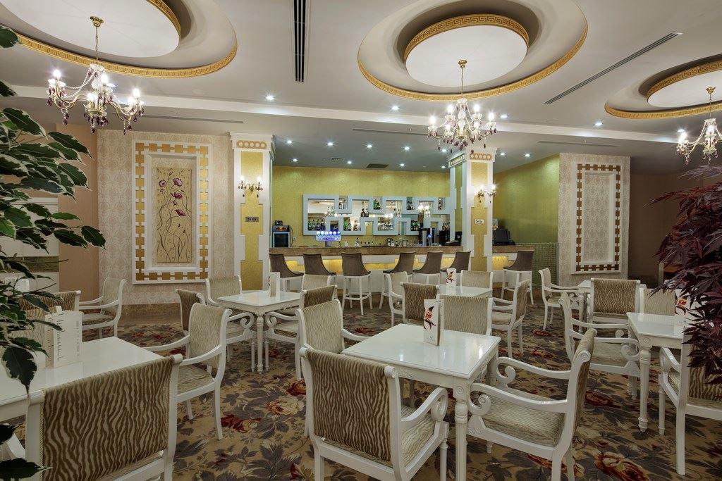 СRYSTAL TAT BEACH GOLF RESORT & SPA