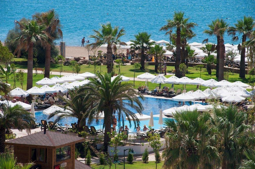 СRYSTAL TAT BEACH GOLF RESORT & SPA